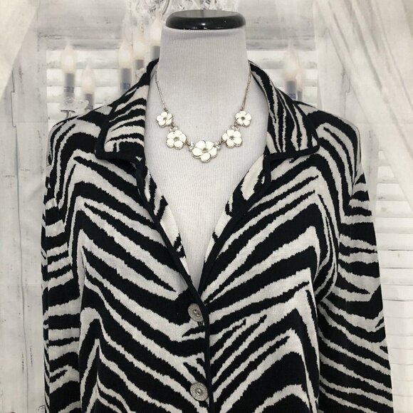Chicos Size 2 Large Silk Cotton Button Knit Cardigan Jacket Black White Zebra - Picture 2 of 9
